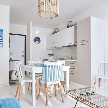 Seabay Aparthotel 3*